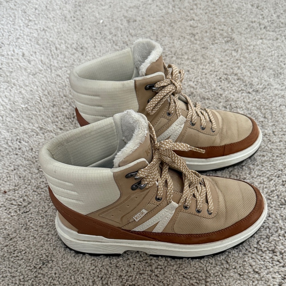 Kizik Sierra boot
